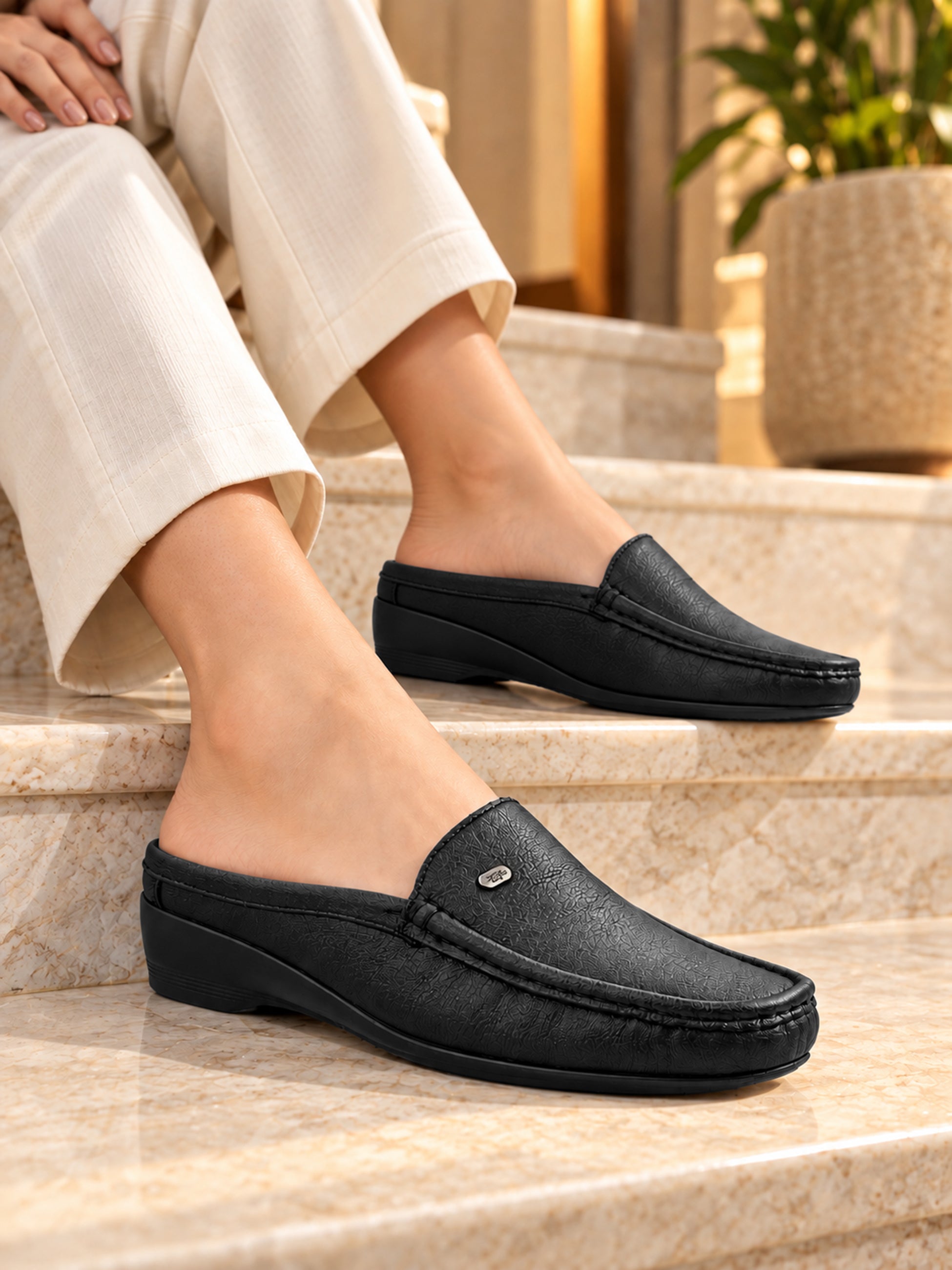 Medifeet Women’s Orthopedic Comfort Loafers – Black Slip-On Shoes with Arch Support & Cushioned Footbed