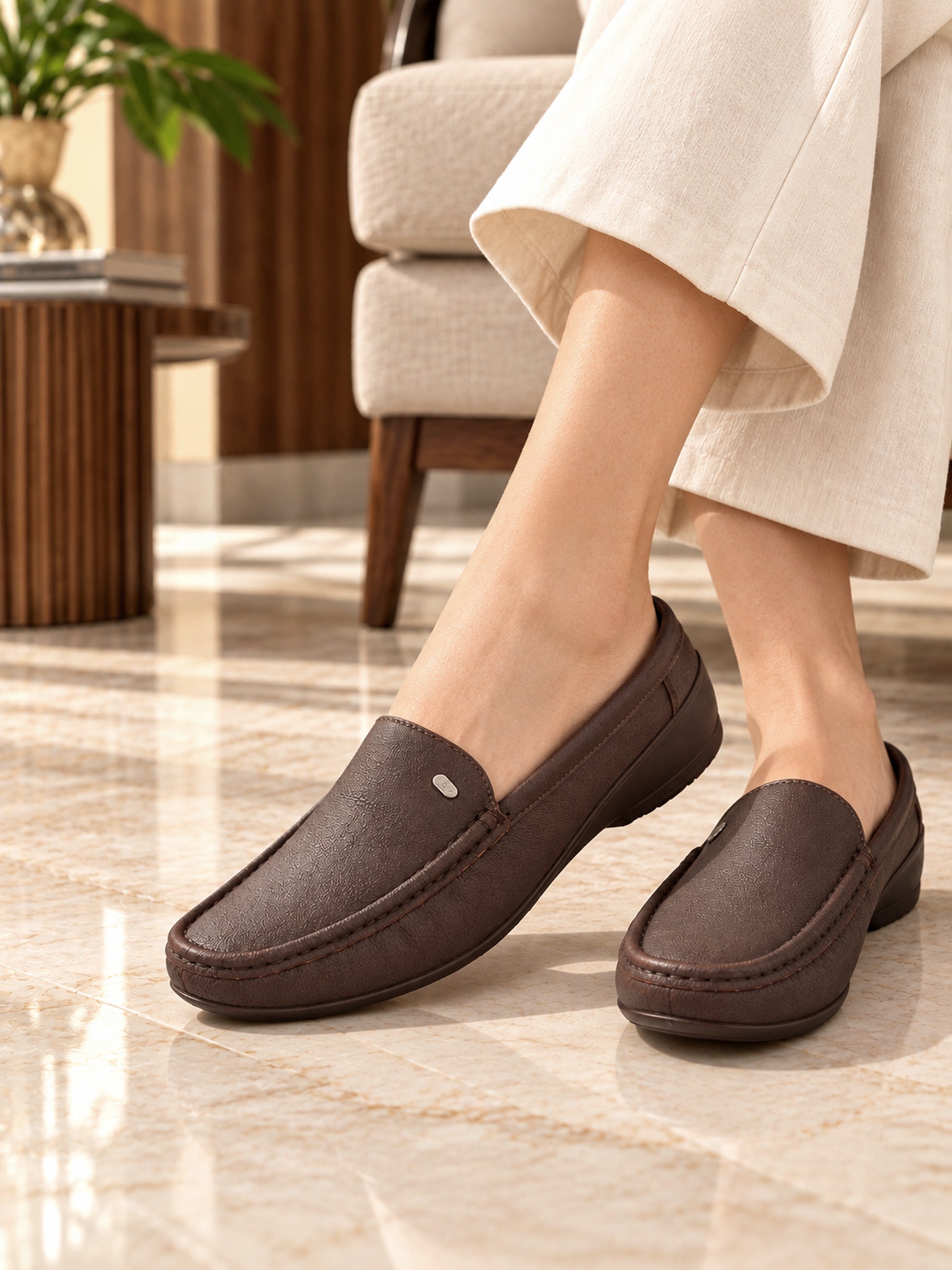 Medifeet Women’s Orthopedic Comfort Loafers – Black Slip-On Shoes with Arch Support & Cushioned Footbed